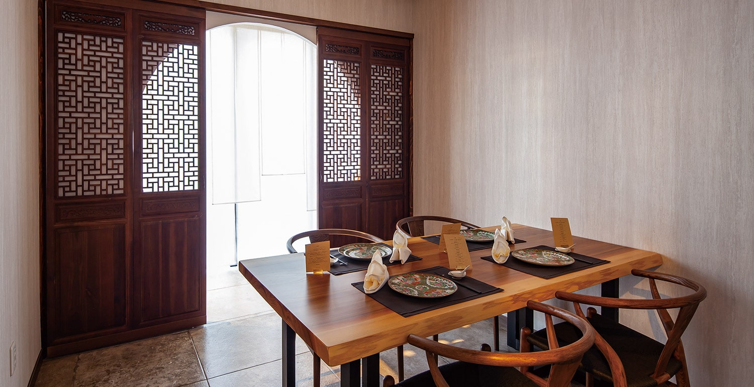 東京港区白金台にある篠原裕幸がオーナーシェフを務める中国料理ShinoiS(シノワ)の個室